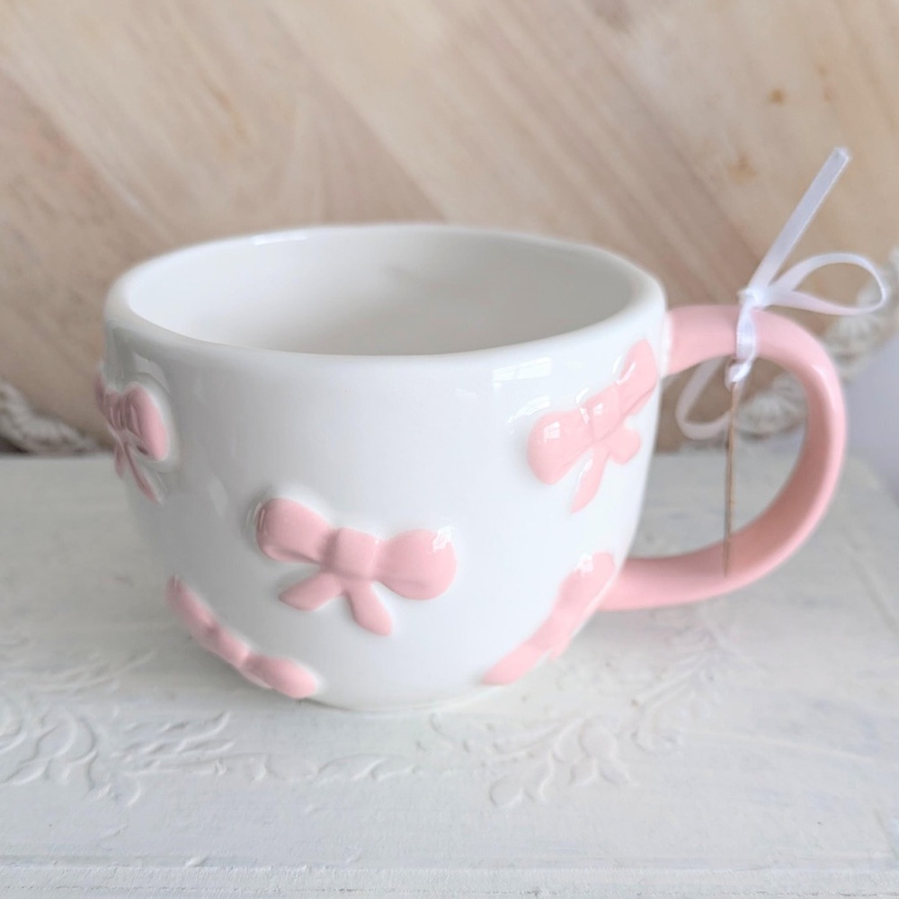 ✨BNWT - Lang Design Ceramic Hand Painted Pink Bows 20 oz Mug✨